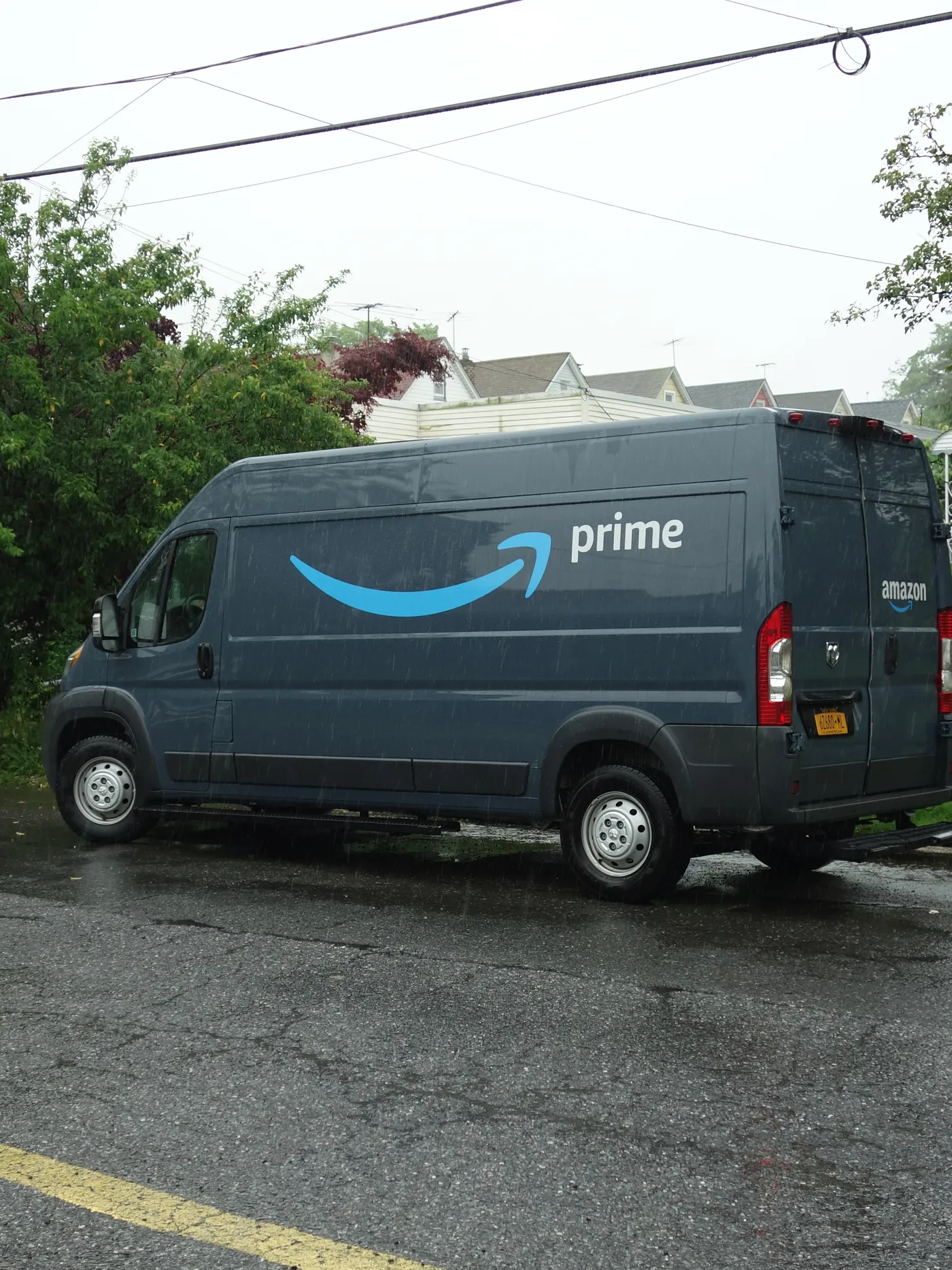 Фургон доставки Amazon Prime в Нью-Йорке